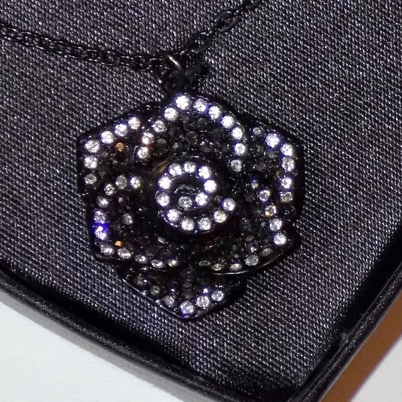 Lot 2 New Guess Interchangeable Brooch Choker & Crystal Flower Necklace Bundle - Picture 3 of 15